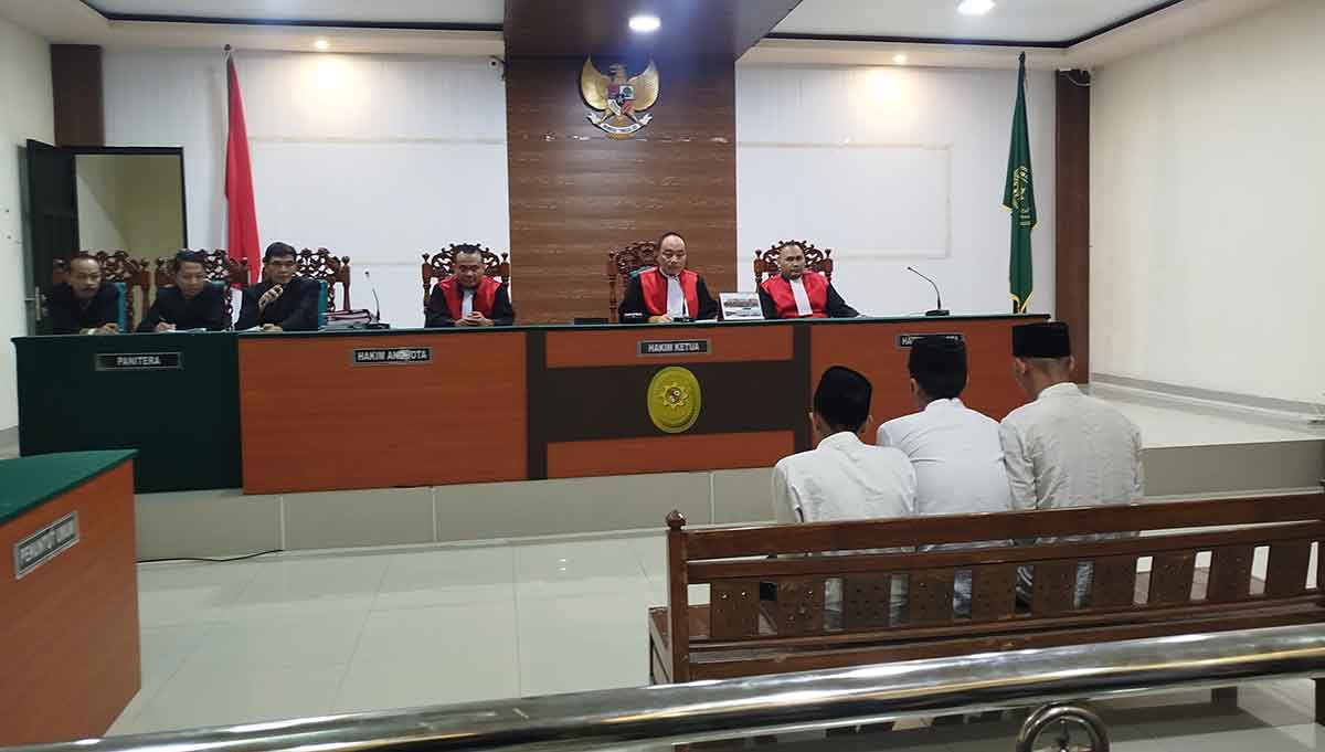 Sidang terdakwa pembunuhan dan pemerkosaan di PN Jombang.