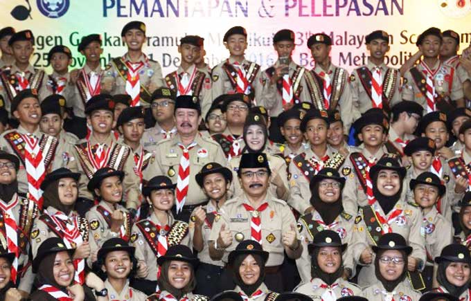 Para Pramuka foto bersama sebelum diberangkatkan ke Kuala Lumpur Malaysia.