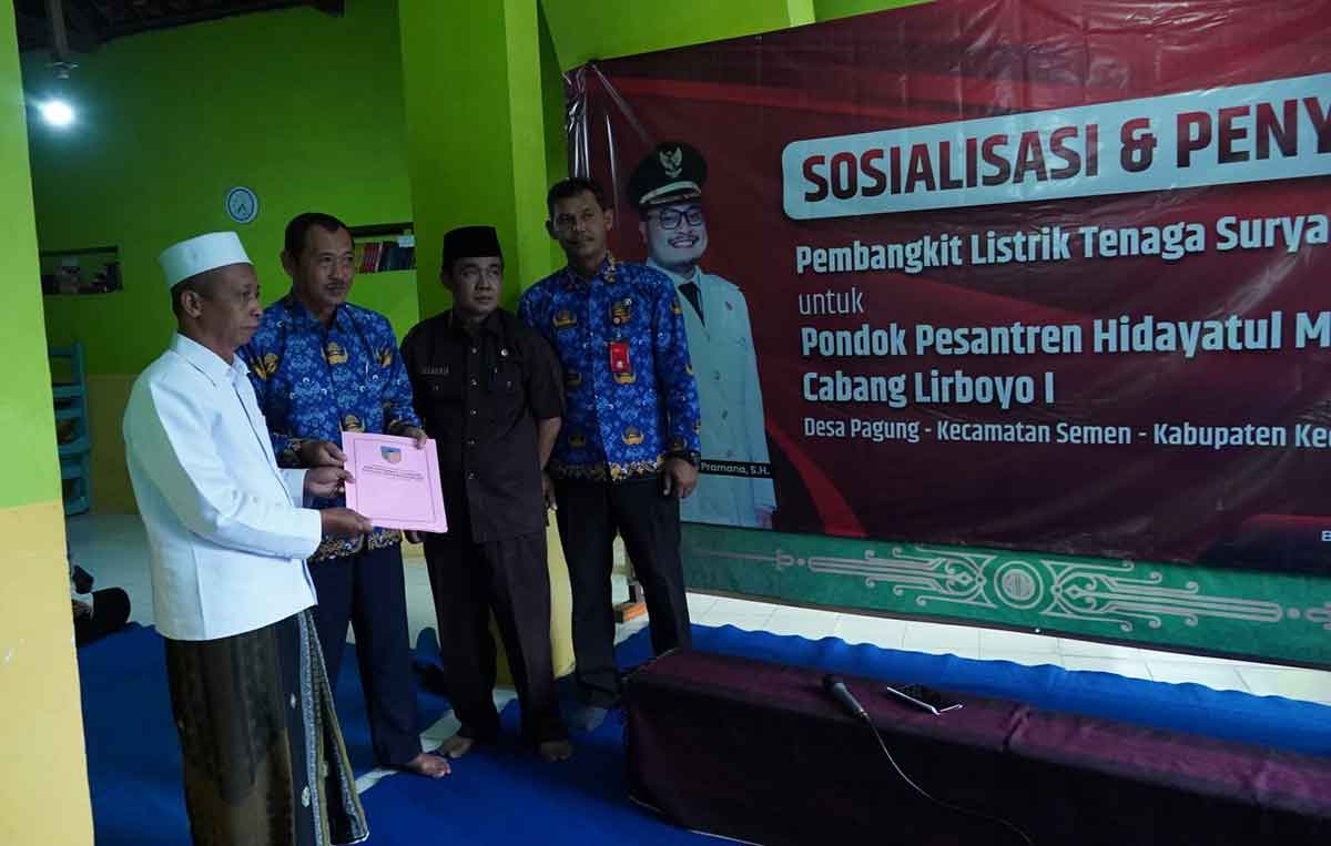 Pemkab Kediri Serahkan PLTS ke Ponpes Hidayatul Mubtadiin Lirboyo Pagung