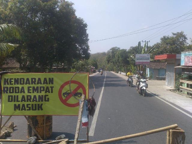 Pondasi Jembatan Ngabungan Retak, Jalur Bojonegoro-Jatirogo Ditutup Bagi Kendaraan Roda 4