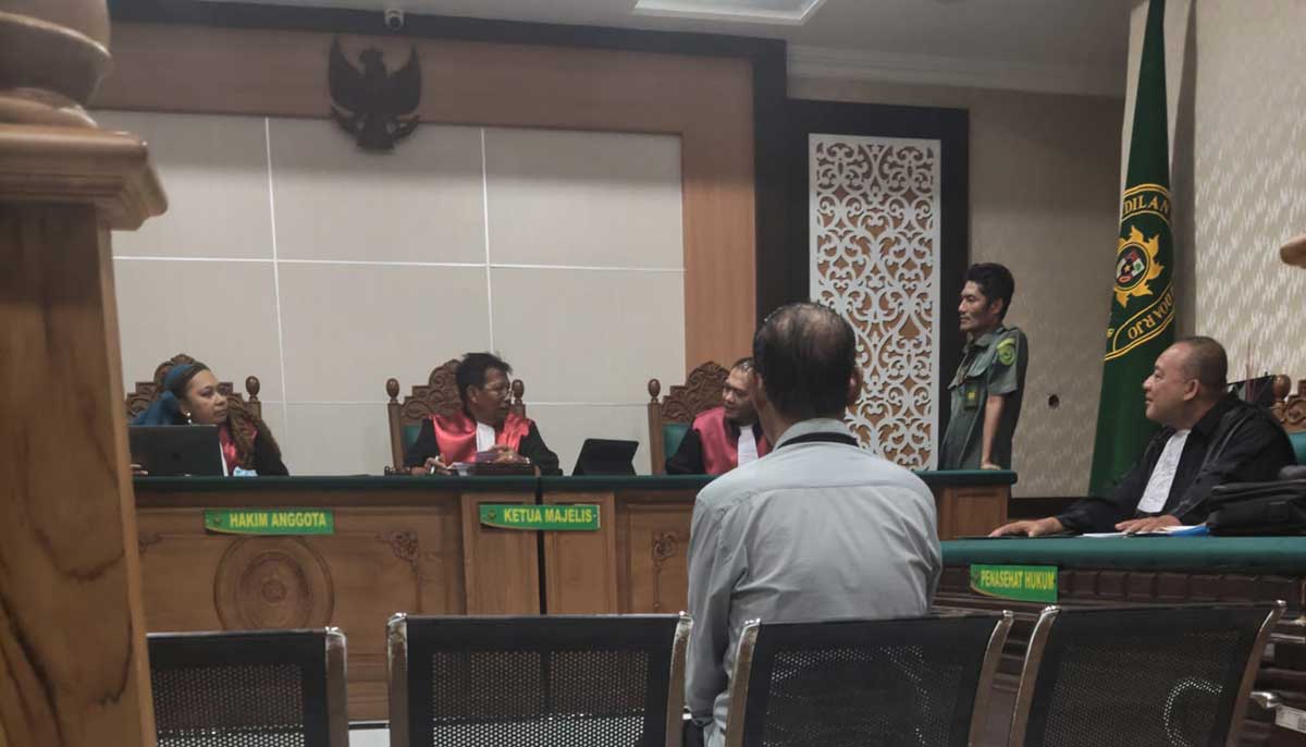Sidang kasus penggelapan di Sidoarjo.