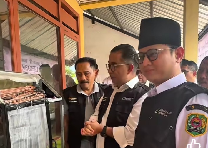  Bupati Trenggalek Moch.Nur Arifin saat menyaksikan teknologi kondensasi di Gandusari

