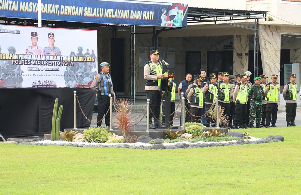Apel pengamanan melam pergantian tahun baru 2026 di Mapolres Mojokerto Kota, Rabu (31/12/2025) sore.