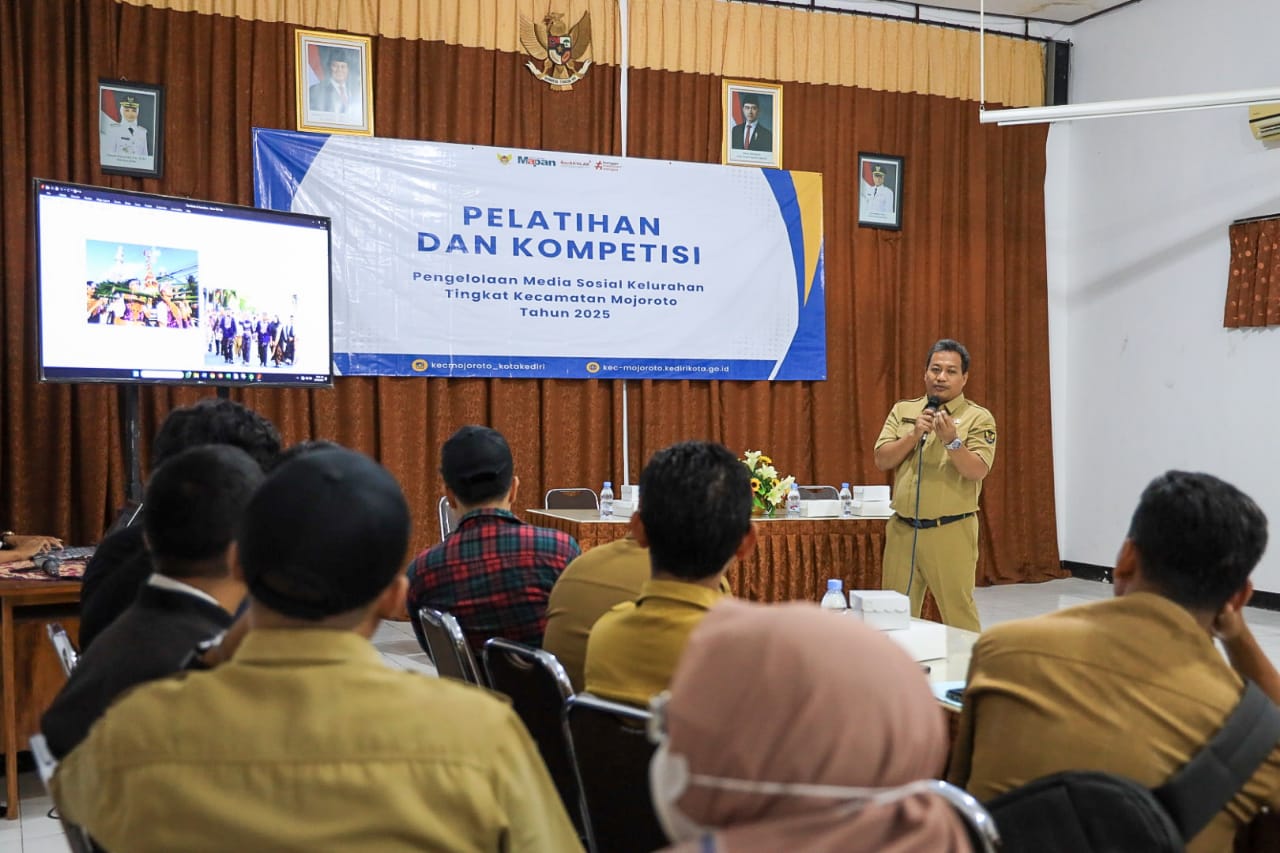 Wahyu Widiyanto, Analis Kebijakan Ahli Muda Bagian Protokol dan Komunikasi Pimpinan (Prokompim) Pemkot Kediri saat menyampaikan paparan. (Ist).