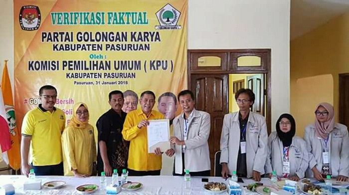 Ir. Udik Djanuantoro mengucapkan terima kasih kepada KPU dan Panwaslu, lolos verifikasi faktual. Foto. SUPARDI/BANGSAONLINE