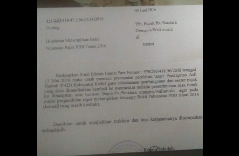 Surat edaran yang menghimbau agar dalam pengambilan rapot, wali murid membawa surat pelunasan PBB.