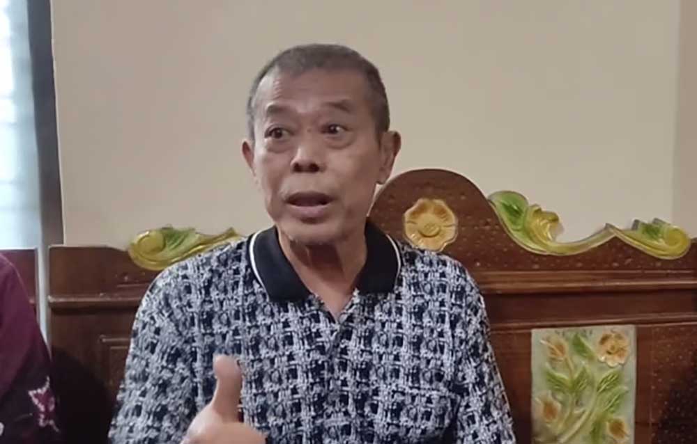 Kusnadi saat memberikan keterangan di Mapolsek Balongbendo. Foto: Metro TV