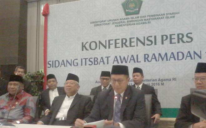 Menteri Agama RI Lukman Hakim Saifuddin memimpin sidang Isbat. foto: detik.com