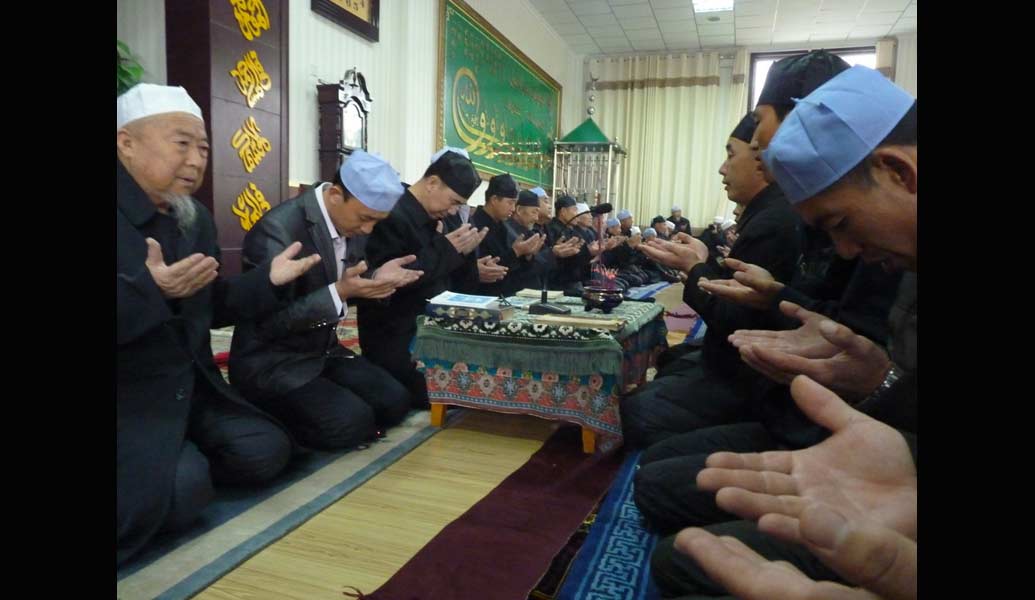 Idul Adha di Negara Lain, di Tiongkok Bakar Hio di Masjid, Wanita Dilarang Salat Id