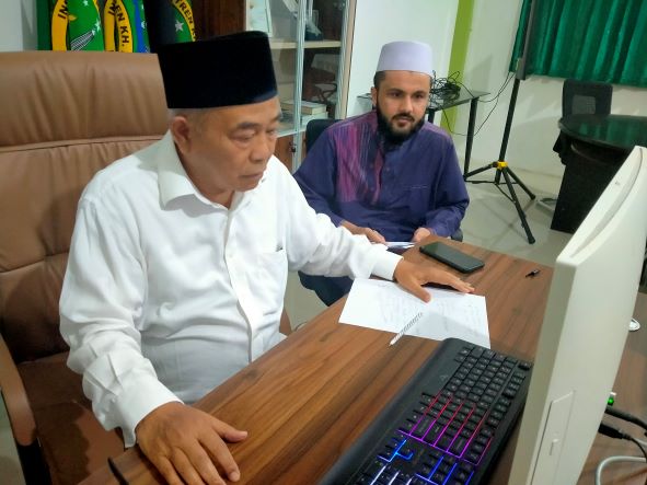 Prof Dr KH Asep Saifuddin Chalim, MA saat jadi pembicara dalam Webinar bertajuk: Taliban: Fundamentalisme vs Moderatisme yang digelar Pesantren Salafiyah Seblak Jombang Jawa Timur tadi malam, Rabu (1/9/2021).  foto: mma/ bangsaonline.com