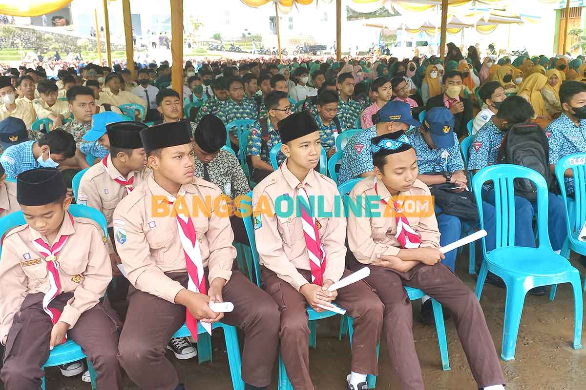 Para pelajar yang mengikuti Aksara 2023 di Amanatul Ummah Mojokerto. Foto: ROCHMAT SAIFUL ARIS/BANGSAONLINE