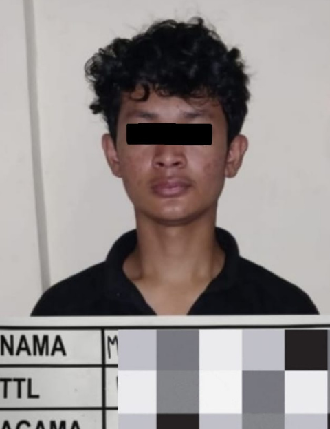 MM saat diamankan di Mapolsek Denpasar Selatan