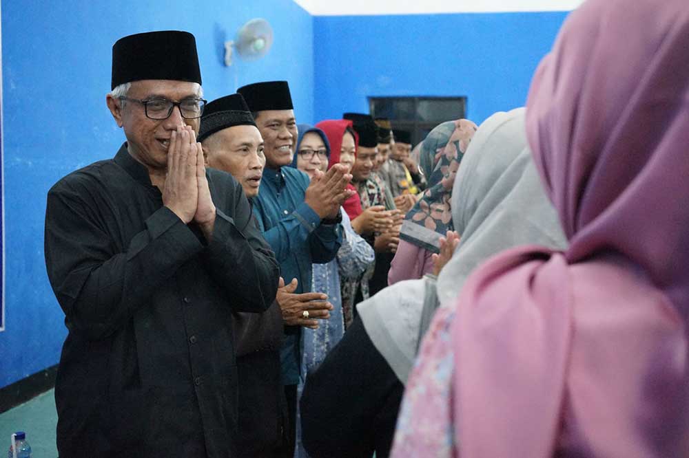 Foto: Gus Qowim saat halal bihalal di Kelurahan Ketami. (Ist)