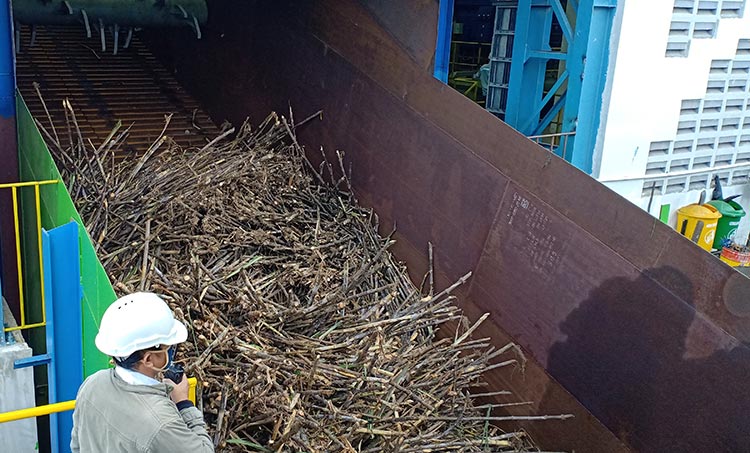 Salah satu proses penggilingan tebu.
