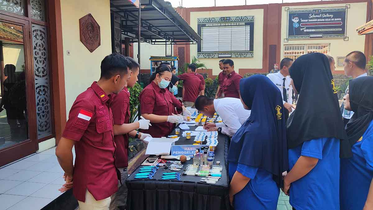 Tes urine yang digelar Rutan Bangil.