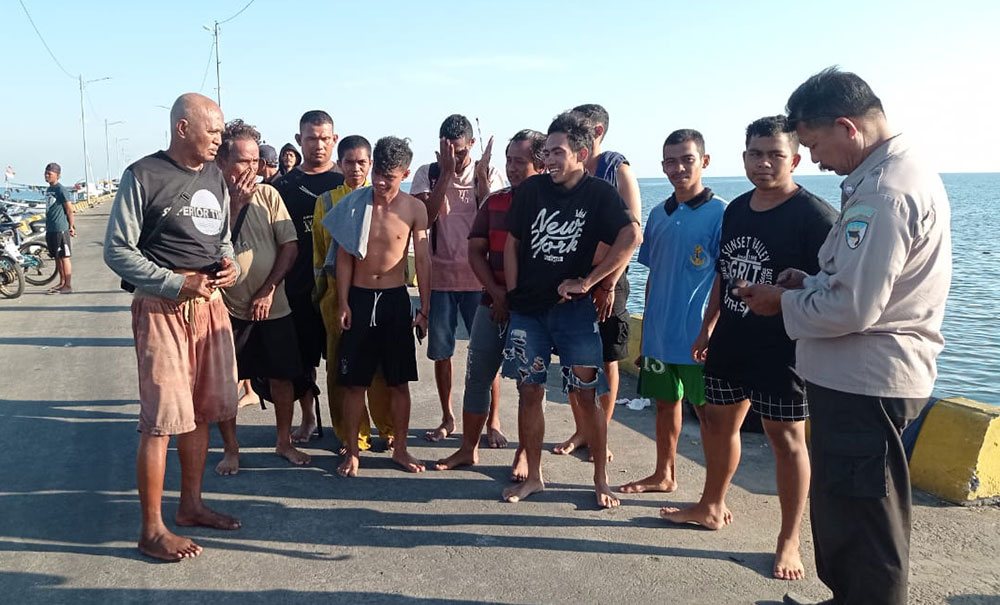 14 anak buah kapal (ABK) KM Fajar Nusantara GT 445 berhasil dievakuasi.