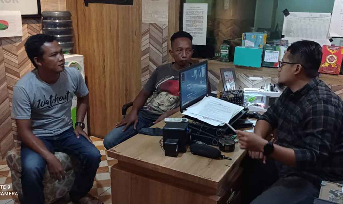 FAMAS saat melakukan audiensi ke Polres Pamekasan terkait dugaan korupsi anggaran gebyar batik oleh Disperindag. 