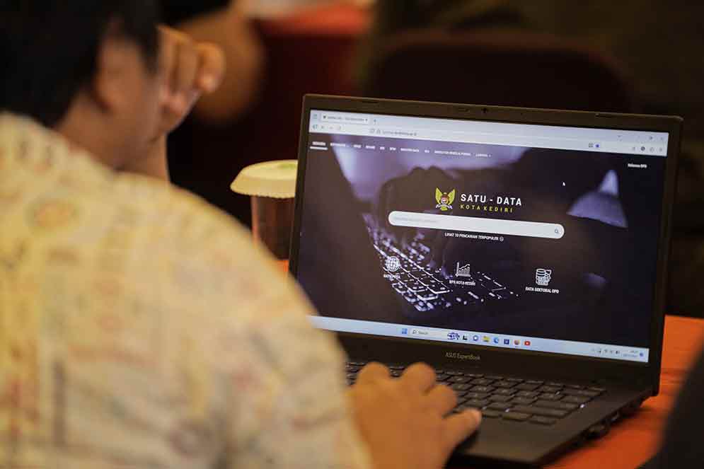 Saat kegiatan Evaluasi dan Reviu Statistik Sektoral, Diskominfo Kota Kediri targetkan kelengkapan pelaporan metadata OPD rampung di tahun 2026. (Ist)