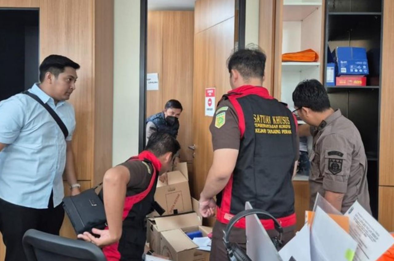 Pelindo Sub Regional 3 digeledak Kejari Tanjung Perak Surabaya. Foto: Istimewa.