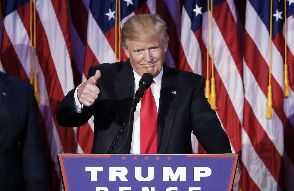 Donald Trump cukup bersemangat setelah dipastikan memenangkan Pilpres AS dan menjadi Presiden ke-45 Amerika Serikat mengalahkan rivalnya Hillary Clinton pada pemilihan kemarin.