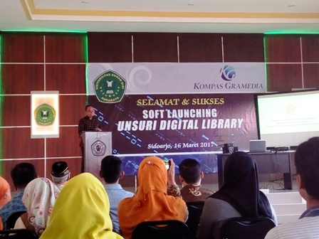 Rektor Unsuri Dr Gunawan Adji MMT beri sambutan di depan sivitas akademika Unsuri. 