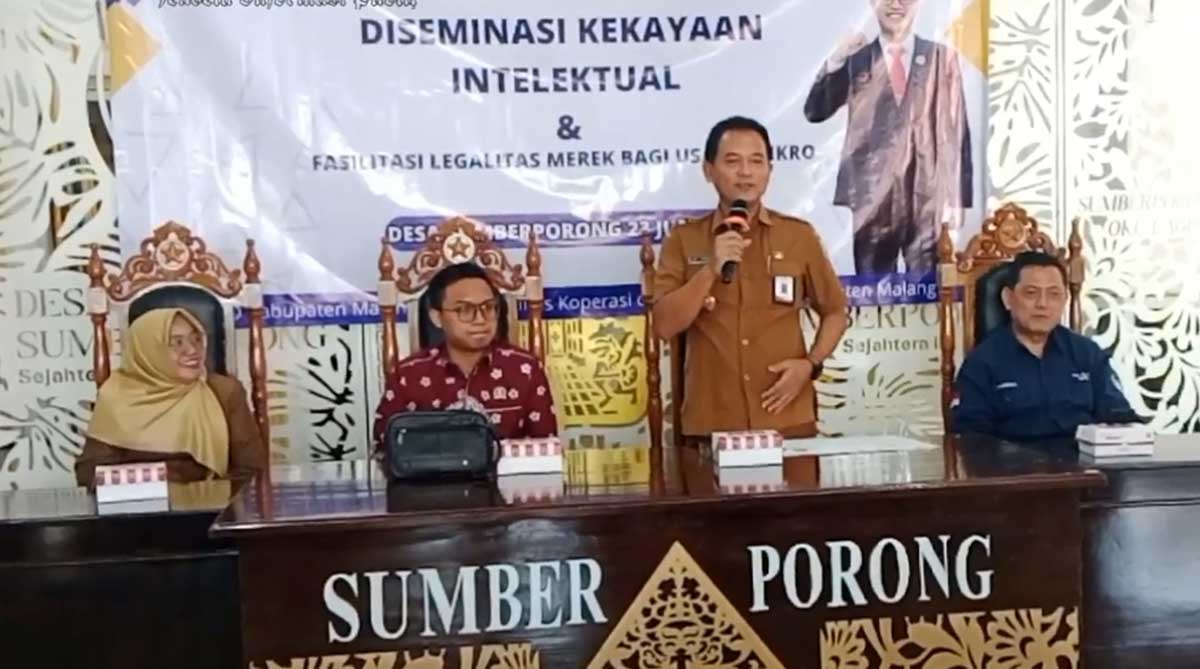 Diseminasi kekayaan intelektual dan fasilitasi legalitas merek yang digelar Dinas Koperasi dan Usaha Mikro Kabupaten Malang di Balai Desa Sumberporong, Kecamatan Lawang.