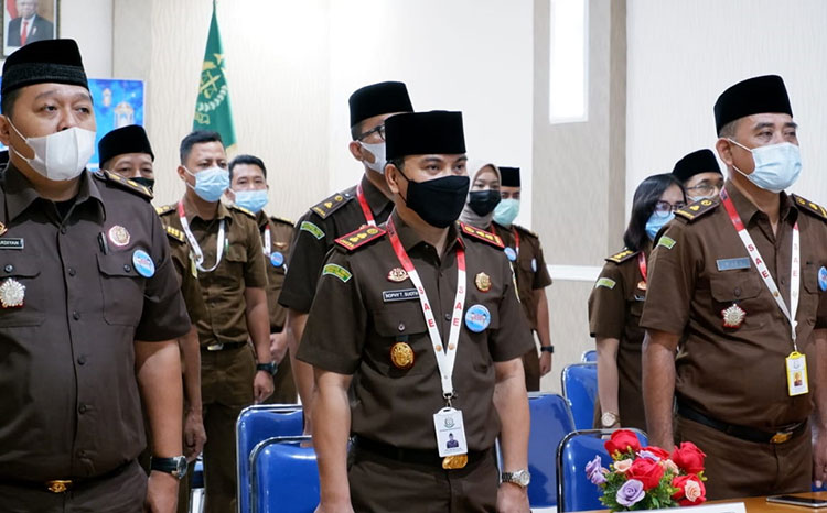Kejaksaan Negeri (Kejari) Nganjuk mengikuti halalbihalal virtual bersama Kejaksaan Agung Republik Indonesia (Kejagung RI), Kamis (20/5/2021). (foto: BAMBANG DJ/BANGSAONLINE)