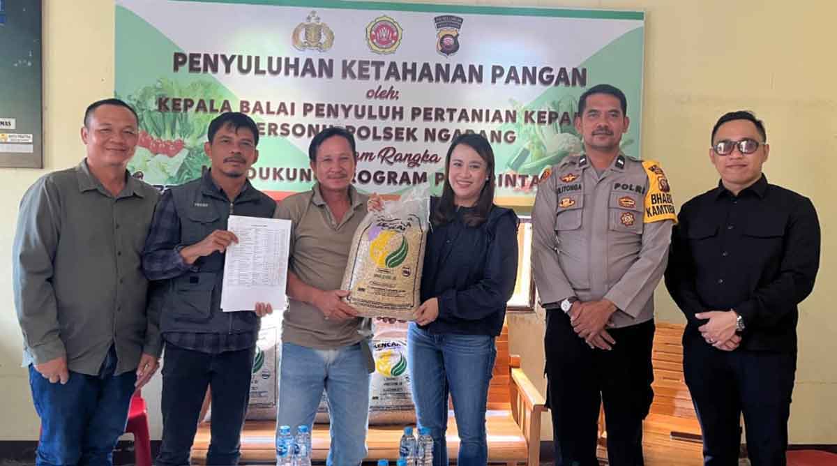 Perkokoh Pondasi Ketahanan Pangan, Grace Dirgahayu Serahkan Ratusan Ton Bibit Padi ke Petani