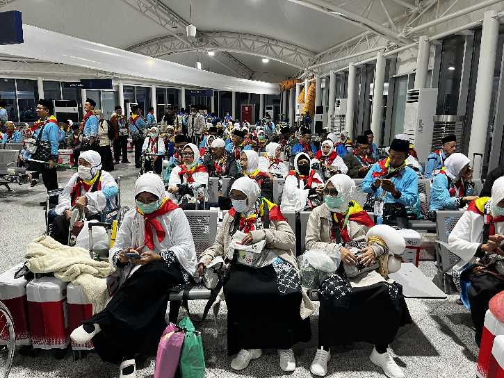 Jemaah haji asal Indonesia tiba di Bandara Internasional Prince Mohammad bin Abdul Aziz, Madinah