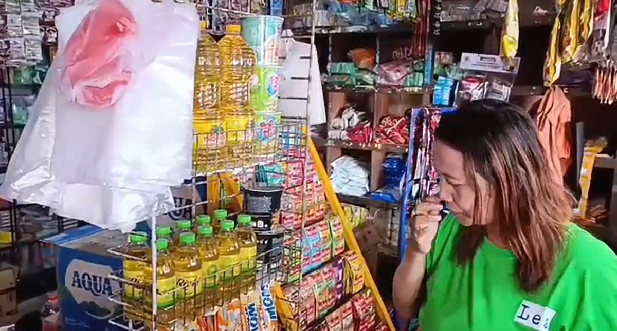 Salah satu pedagang yang mengeluhkan langkanya Minyakita di Kabupaten Pasuruan.