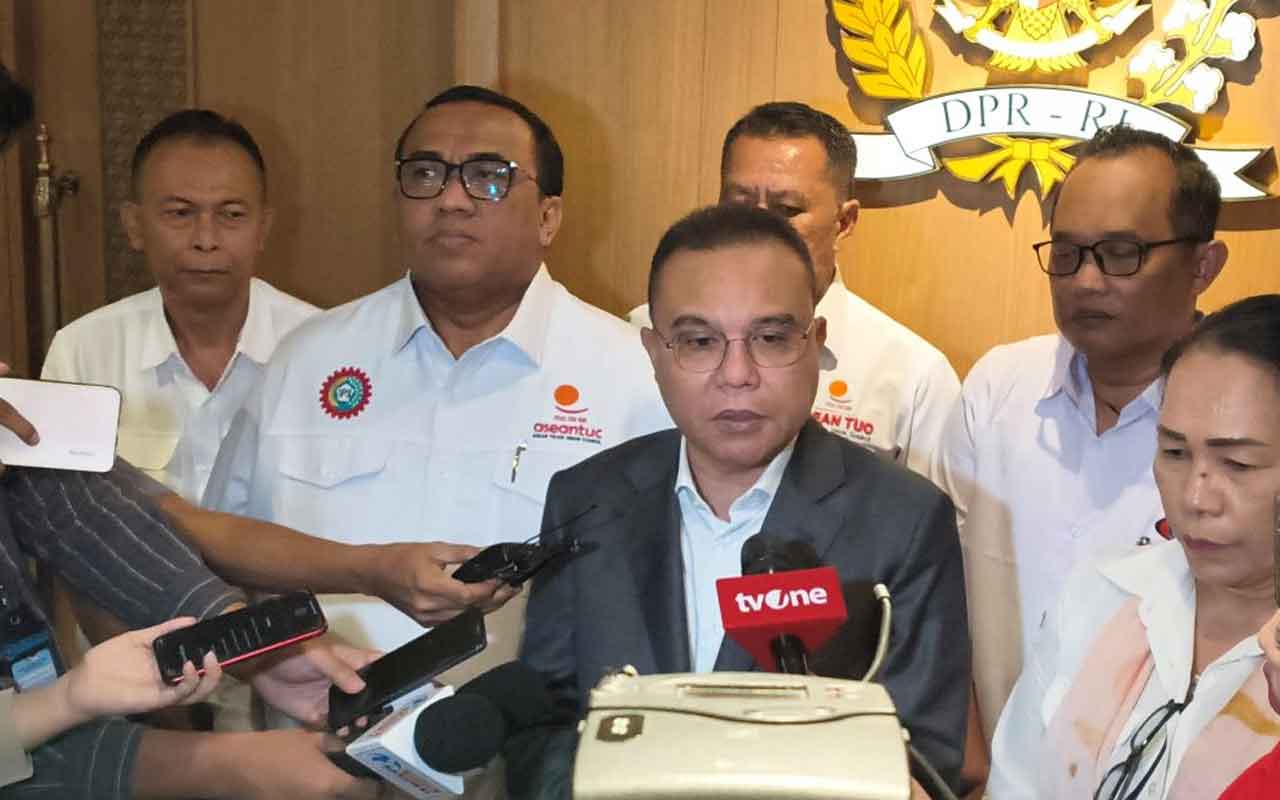 Presiden KSPSI Andi Gani Nena Wea (dua dari kiri) bersama Wakil Ketua DPR RI Sufmi Dasco Ahmad (tengah). Foto: Berita Nasional