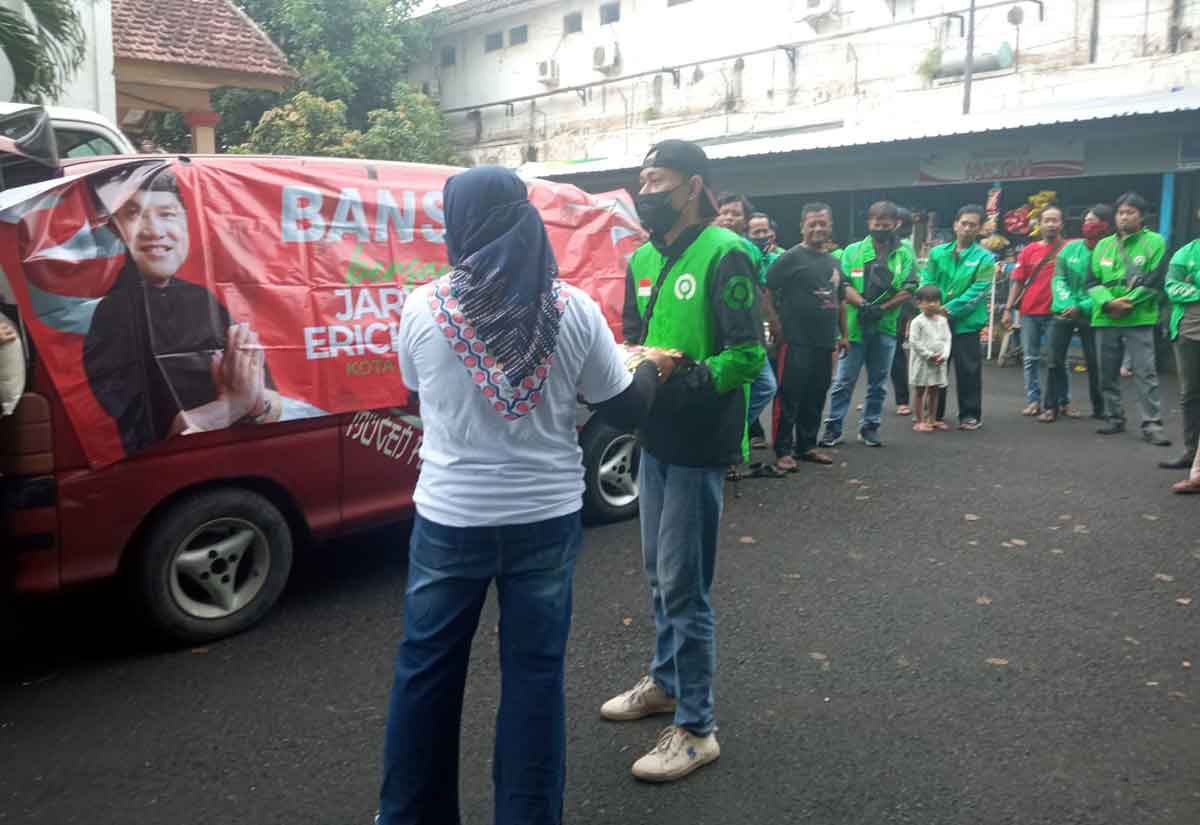 Ratusan Ojol di Kota Probolinggo Dapat Bantuan Beras dari Erick Thohir