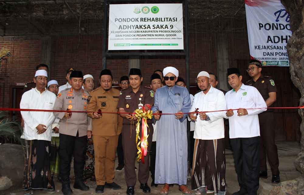 Jajaran Kejaksaan Negeri Kabupaten Probolinggo bersama Forkopimda saat meresmikan Pondok Rehabilitas Saka 9 di Kalikajar. Foto: ANDI SIRAJUDIN/ BANGSAONLINE