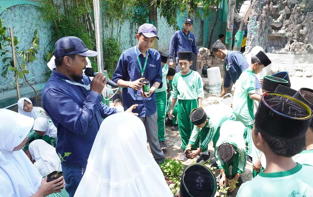 PRPP Edukasi Siswa Madrasah Cara Tanam Sayuran Melalui Urban Farming