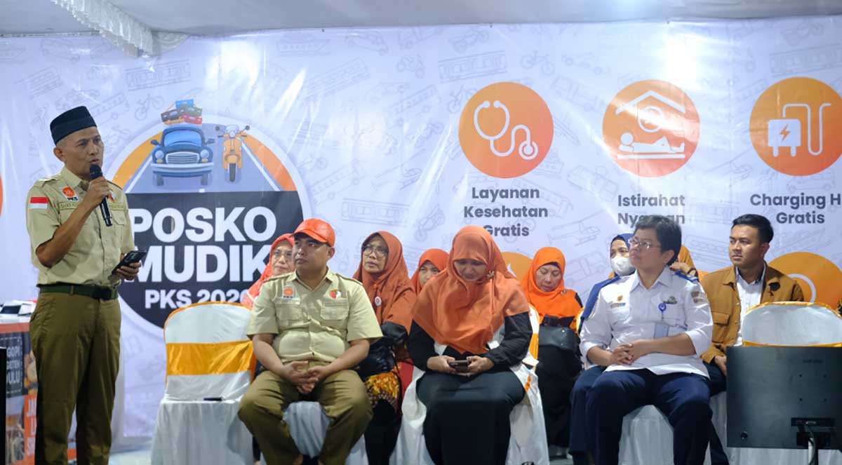 Ketua DPW PKS Jatim saat launching Posko Mudik PKS 2026 di Terminal Bungurasih.