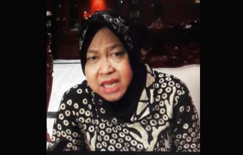 Risma saat memberi keterangan pada awak media di kediaman Wali Kota.