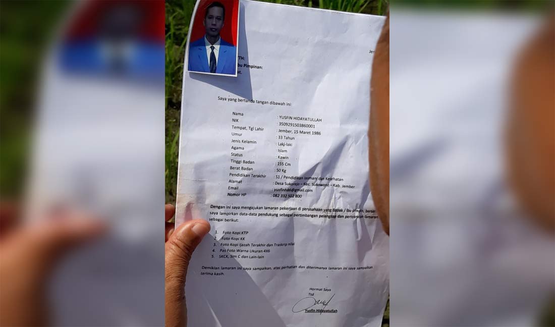 Identitas di dalam tas yang ditemukan di samping mayat yang ditemukan di sekitar kawasan Roxy Mall, Jember.