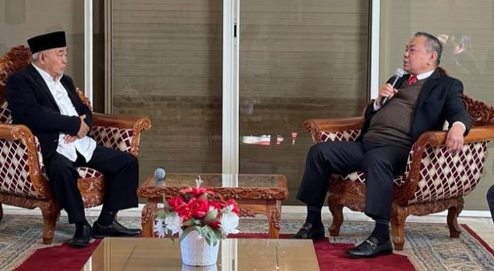 Prof Dr KH Asep Saifuddin Chalim, MA, saat diterima Duta Besar RI untuk Maroko, Hasrul Azhar Hutasuhut, di Duta Wisata KBRI, Kota Rabat, Maroko, Sabtu (14/1/2023). Foto: bangsaonline.com