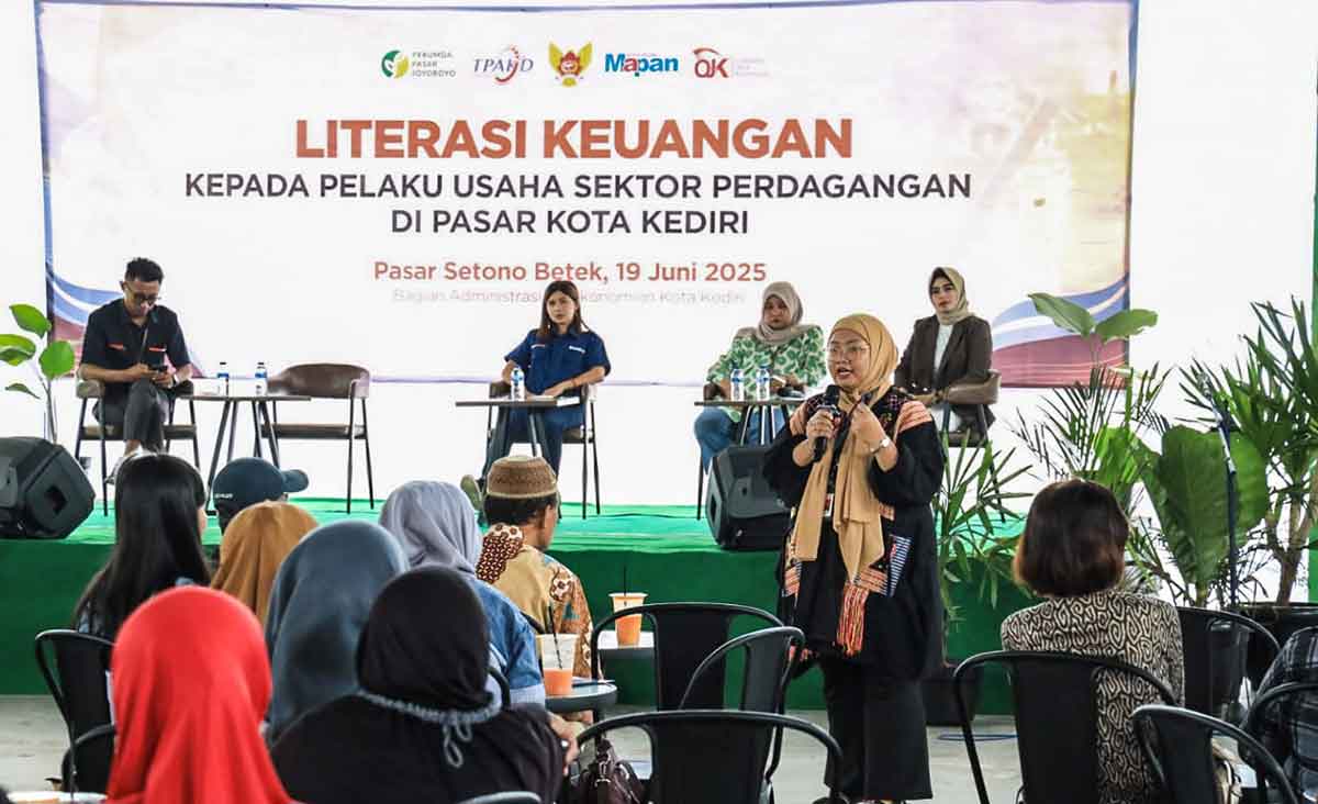 TPAKD Kota Kediri Dorong Literasi Keuangan Pedagang Pasar, Cegah Risiko Pinjol Ilegal