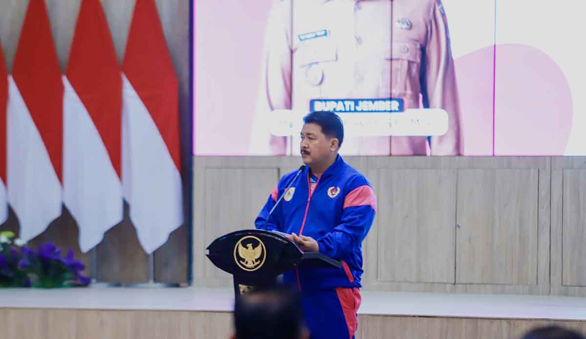 Kepala Dispora Jember, Edy Budi Susilo, saat memberi sambutan menjelang keberangkatan para atlet untuk mengikuti Porprov IX Jatim 2025 di Pendopo Wahyawibawagraha.