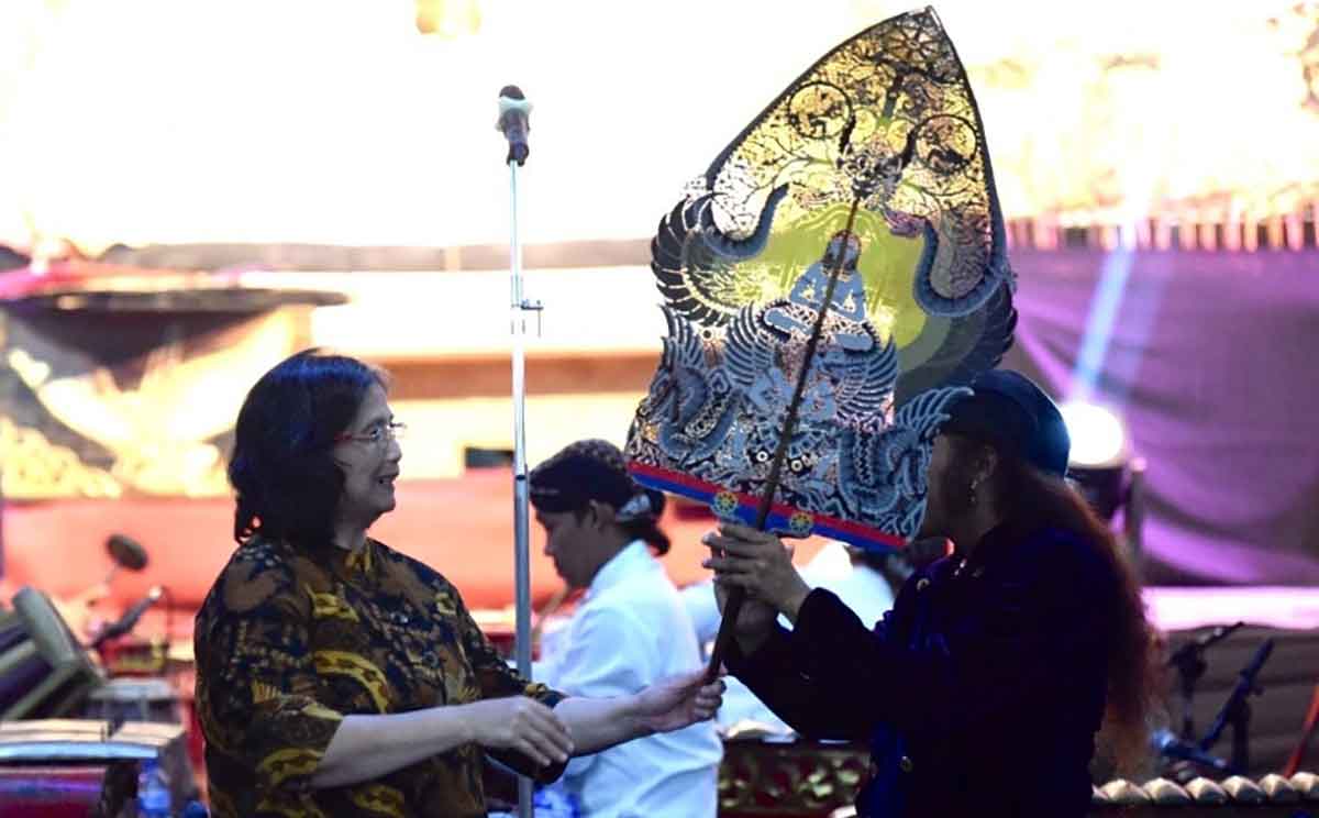 Pj Wali Kota Kediri Saksikan Gelaran Wayang Kulit Gempur Rokok Ilegal