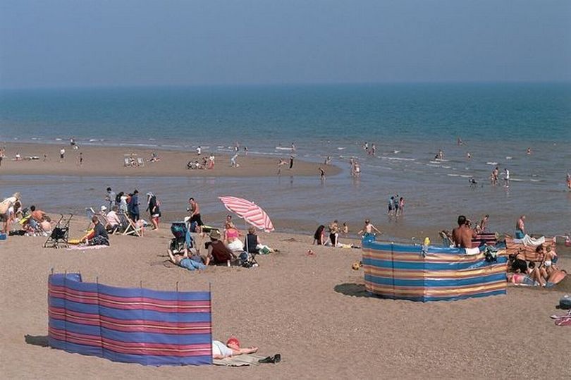 Di pantai ini,  pasangan muda ngeseks. foto: mirror.co.uk
