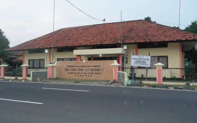 Kantor Disnakertrans Kabupaten Sumenep. foto: RAHMATULLAH/ BANGSAONLINE