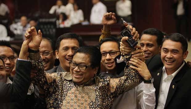Oesman Sapta setelah terpilih sebagai calon pimpinan MPR lewat voting DPD. Foto: tempo.co.id
