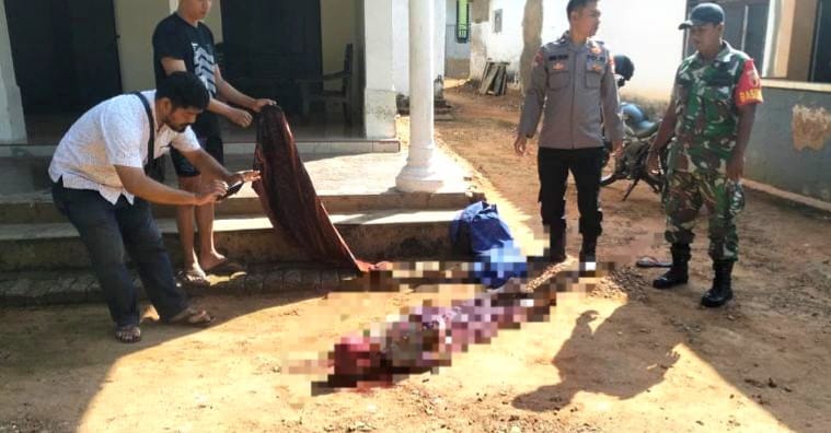 Korban tewas terkapar di depan rumahnya diduga usai dianiaya cucunya yang ODGJ