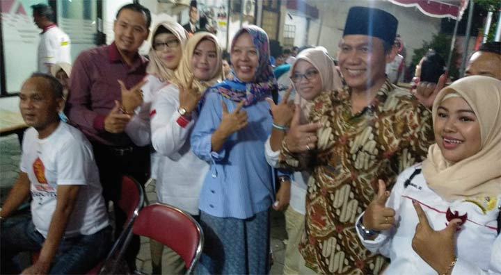 Bambang Haryo saat nobar debat capres-cawapres.