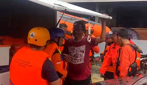 Tangkapan layar saat petugas tiba di sekitar TKP