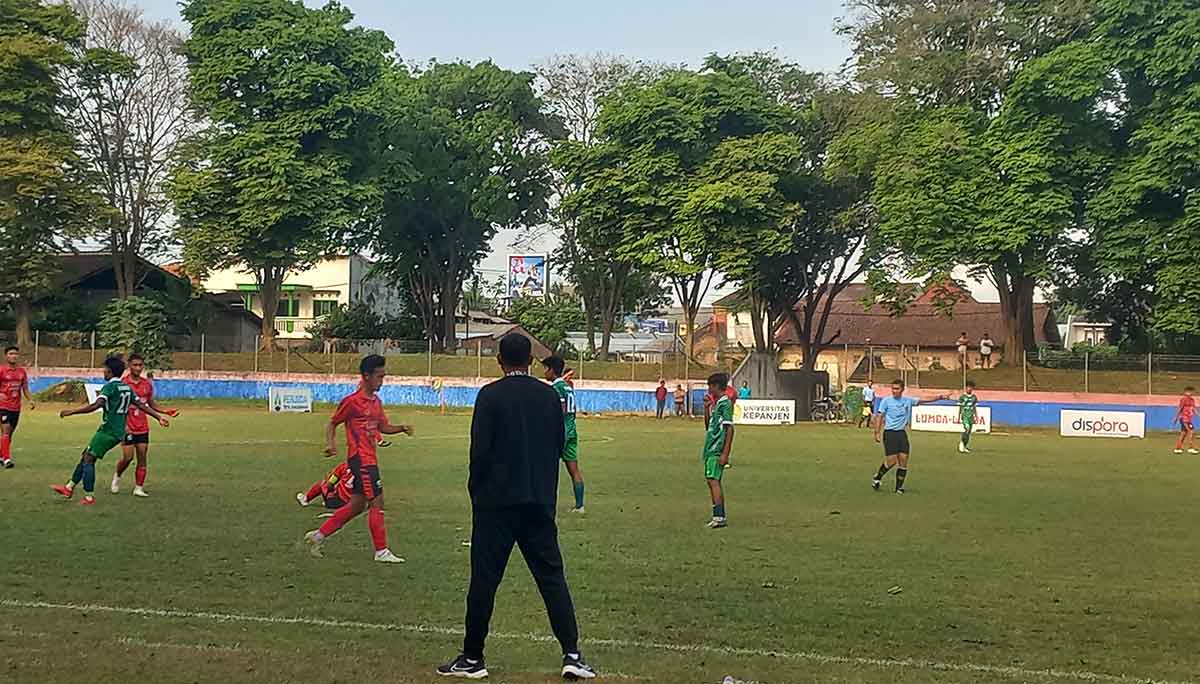 Tim dari Kabupaten Mojokerto saat melawan Surabaya di Porprov IX Jatim 2025.