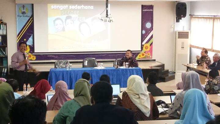 Drs. Djoko Adi Walujo S.T., M.M., DBA, Rektor Unipa Surabaya saat memberikan pemaparan.