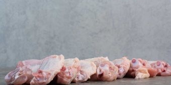 Harga Sembako Surabaya di Momen Perayaan Imlek, Daging Ayam Kampung Semakin Murah